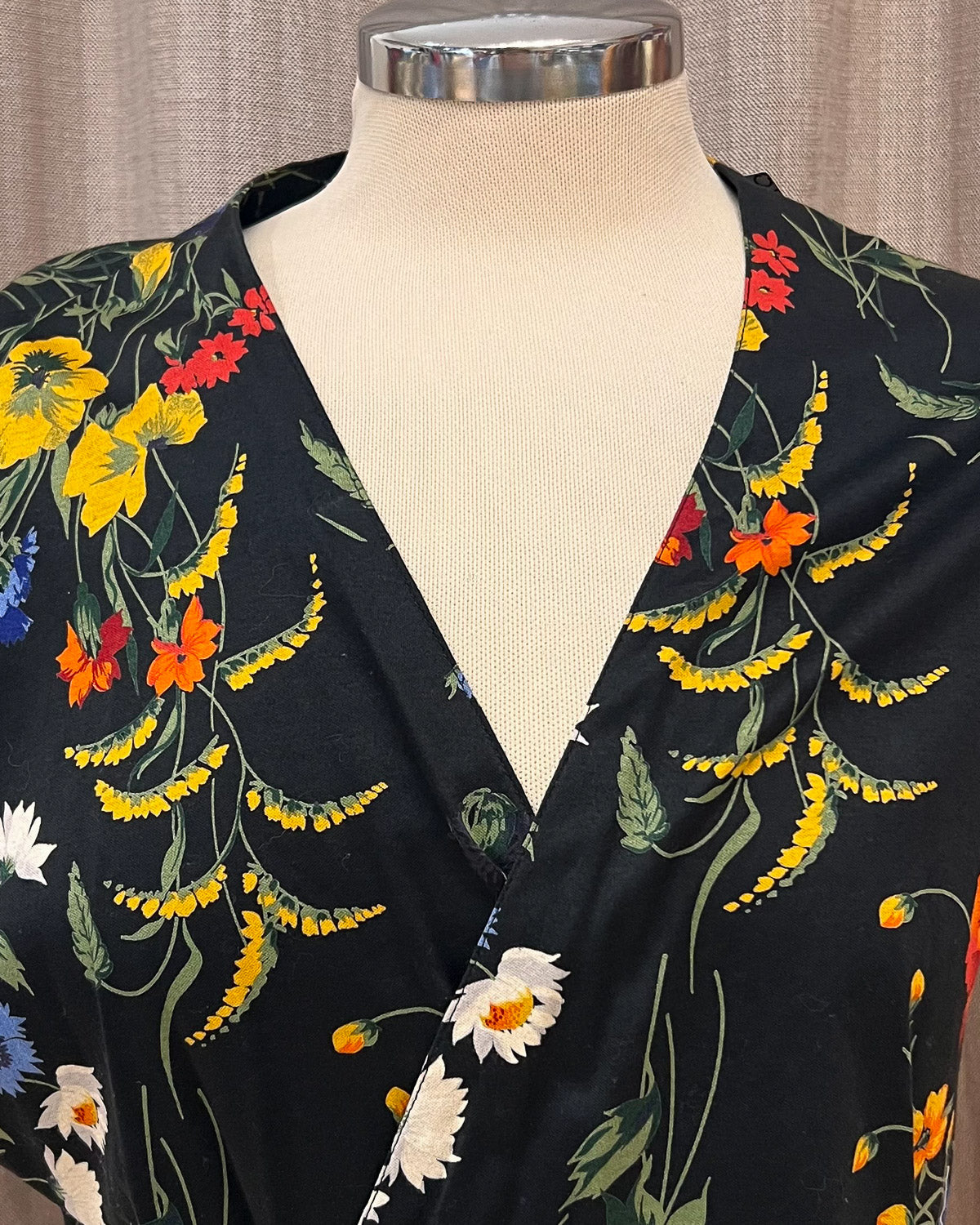 Top A Fiori Con Bottone Taglia L