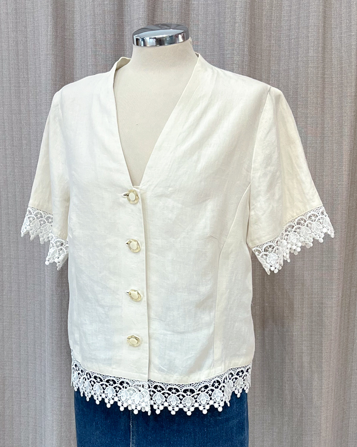Blusa In Lino Con Ricami E Bottoni Gioiello S