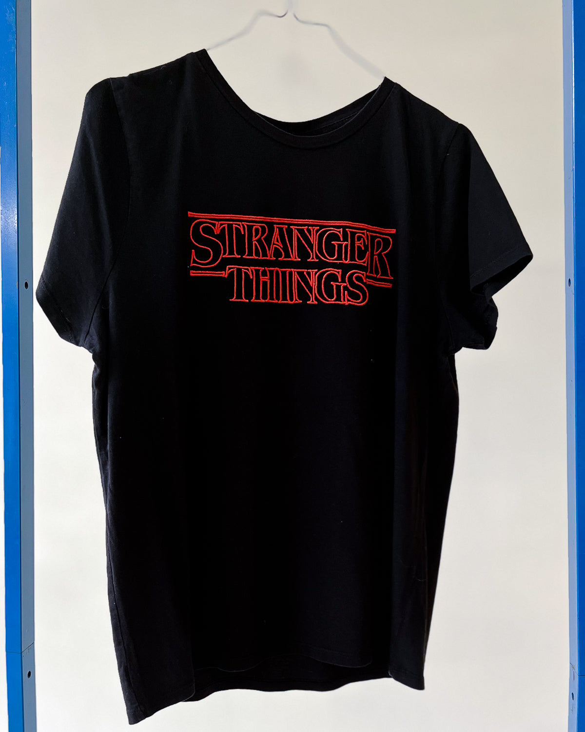 Tshirt Stranger Things Logo Ricamato - M