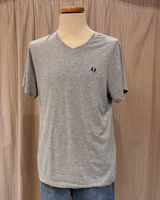 Fred Perry - Logo Tee - S Over