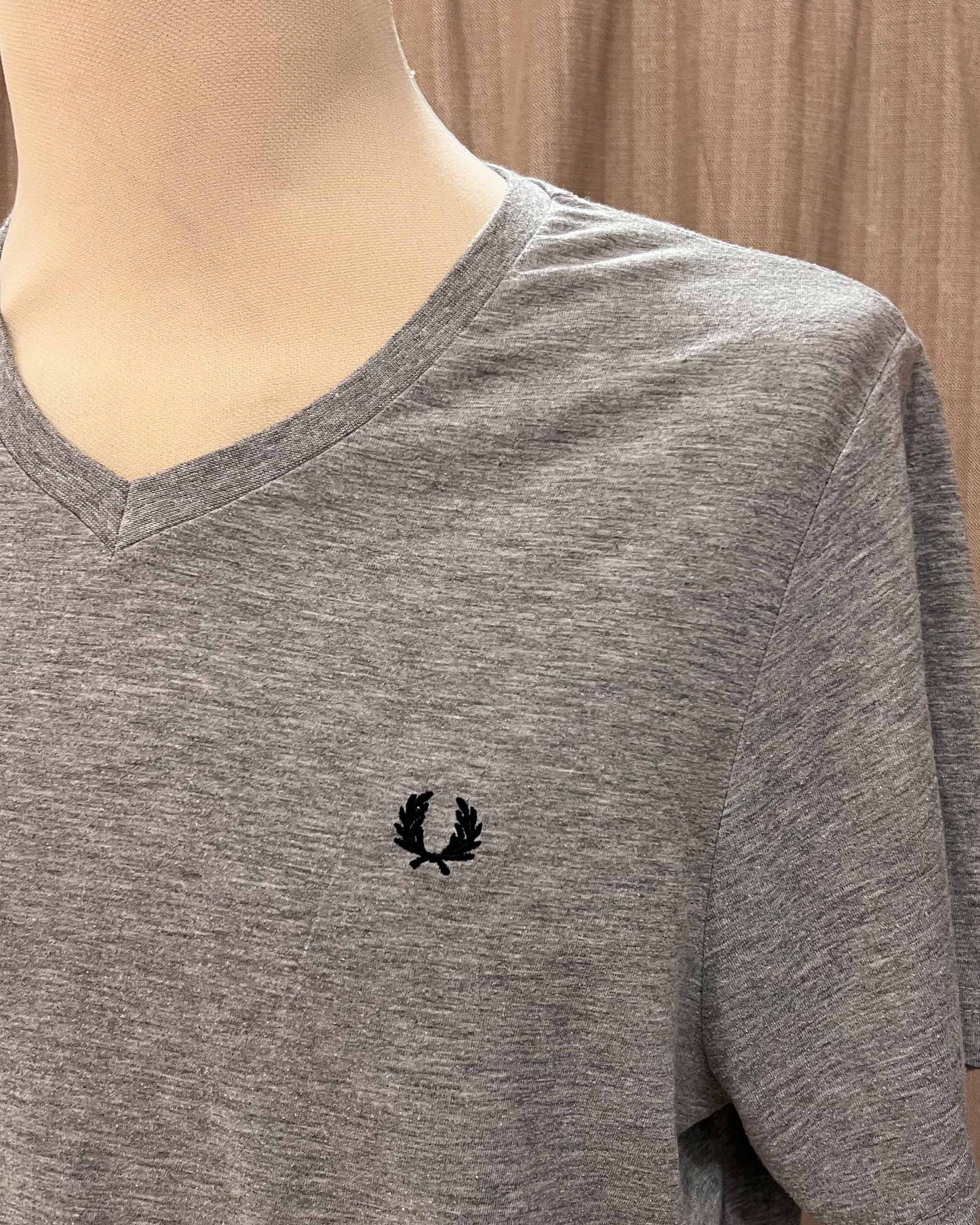 Fred Perry - Logo Tee - S Over