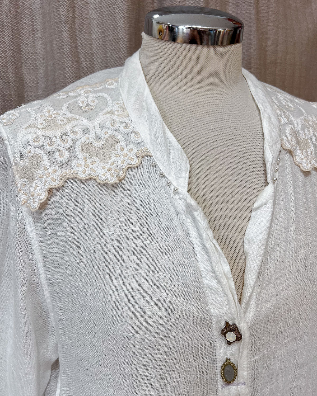 Vestito In Misto Lino Con Bottoni Gioiello  S/M