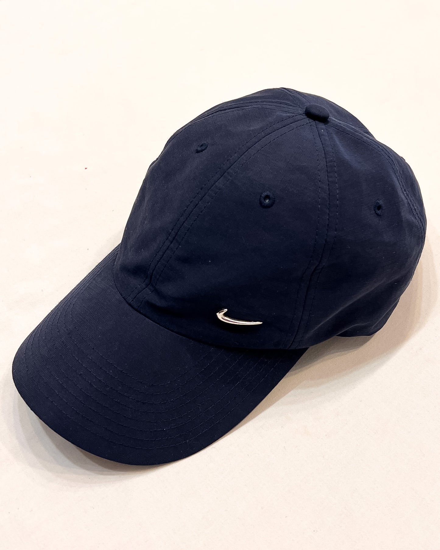 Nike  Berretto Leggero con Logo in Metallo
