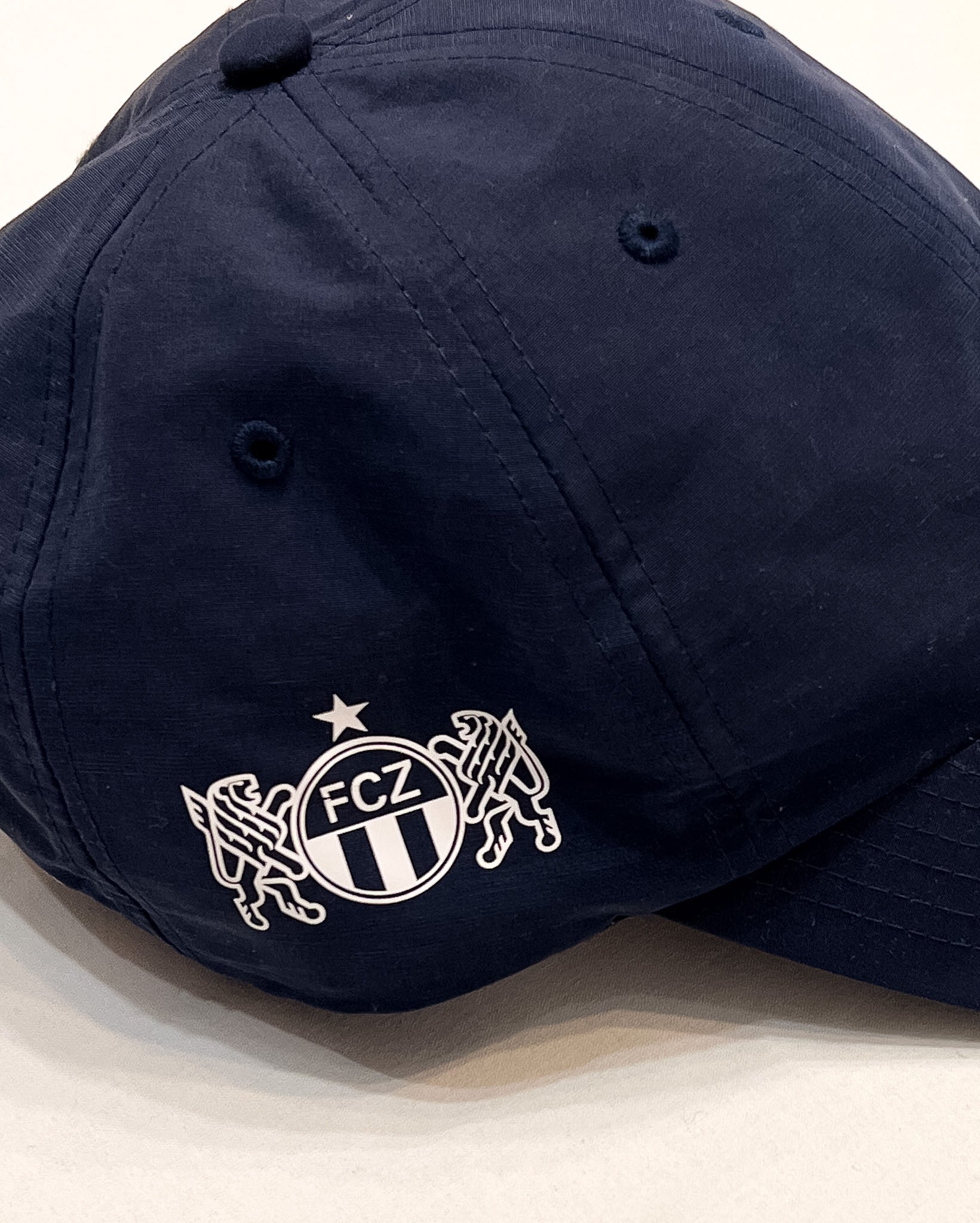Nike  Berretto Leggero con Logo in Metallo