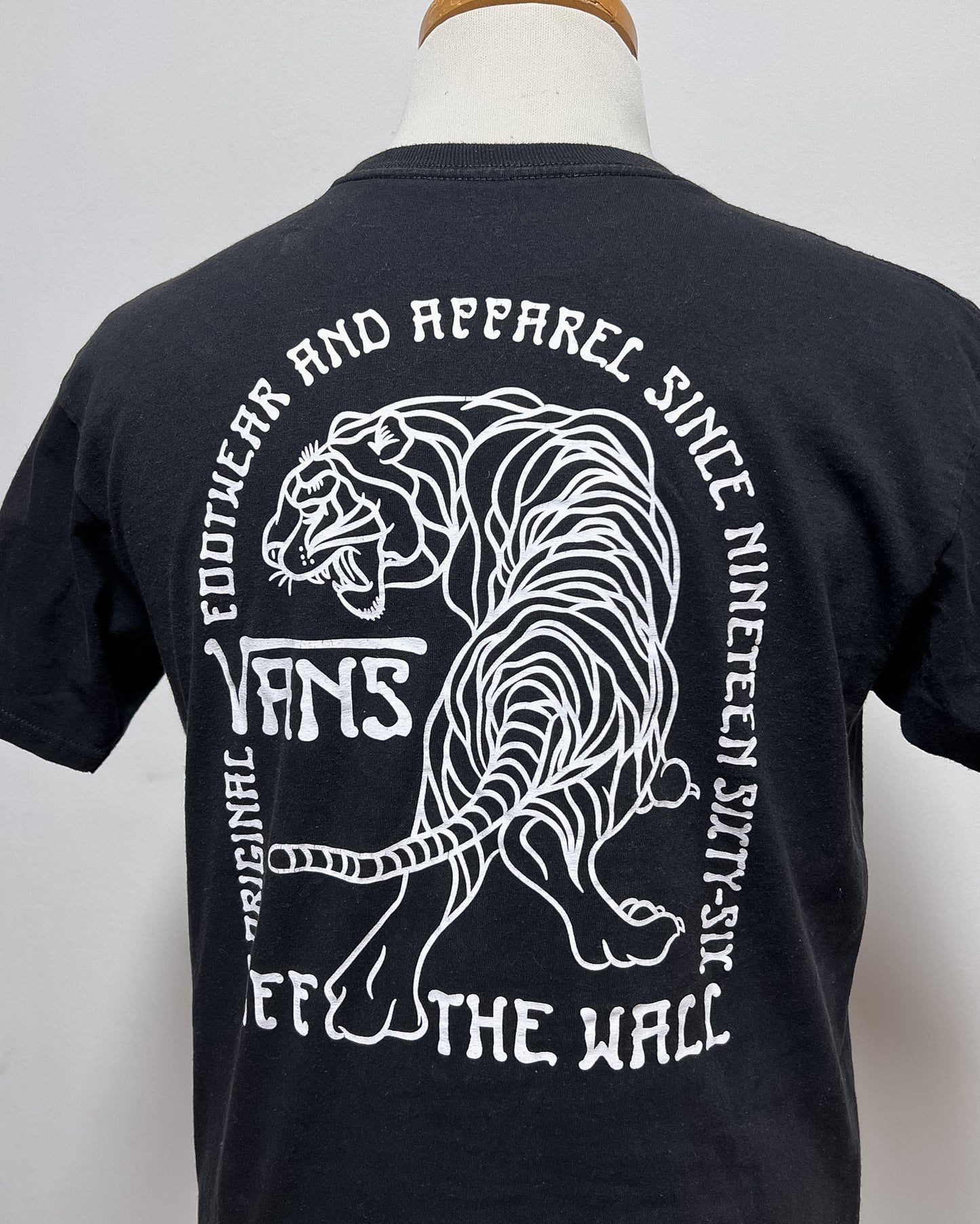 Vans  Graphich Back Tee  M