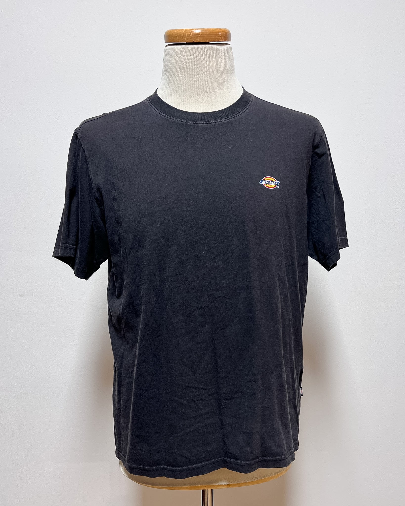 Dickies  Small Logo Tee . M