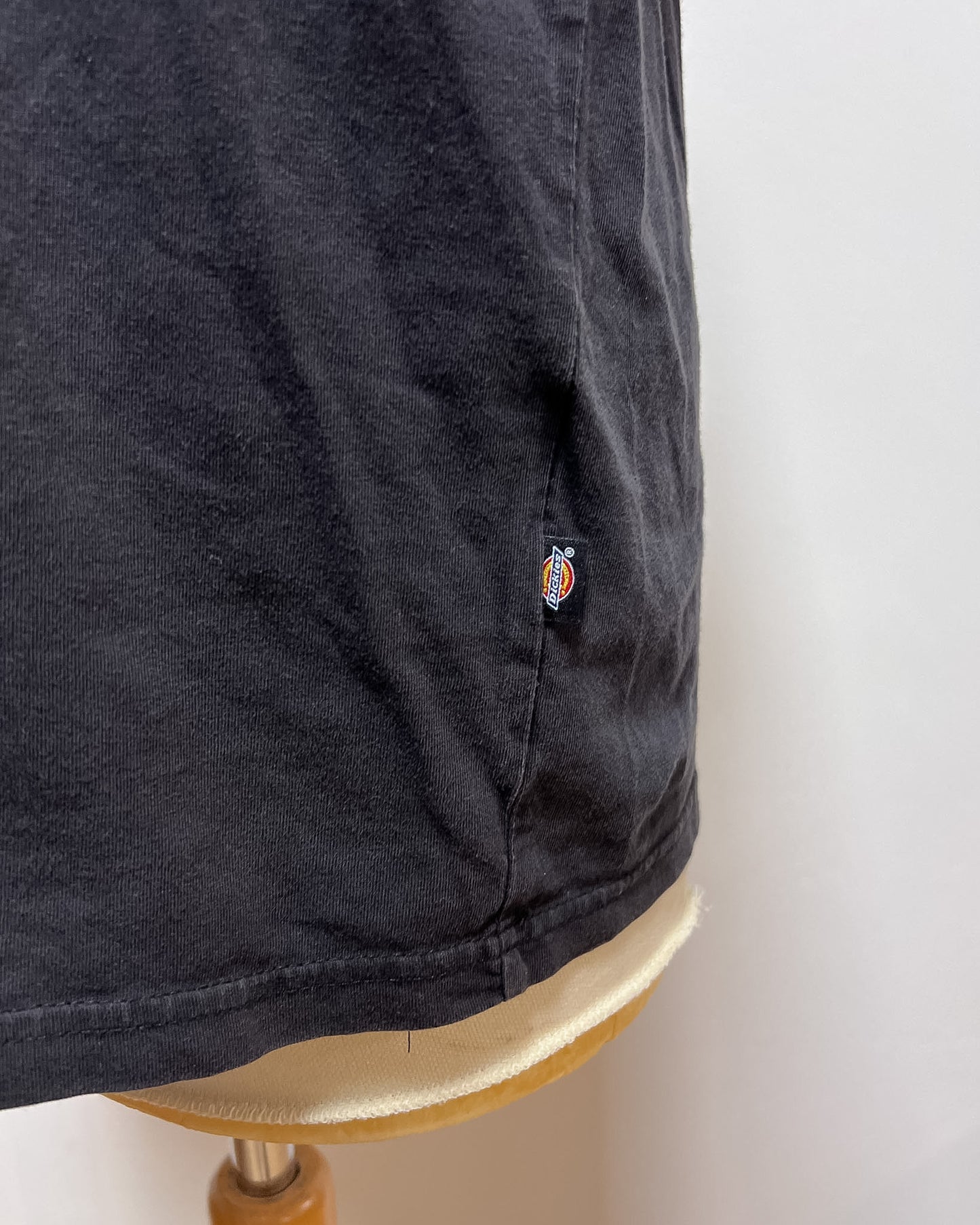 Dickies  Small Logo Tee . M